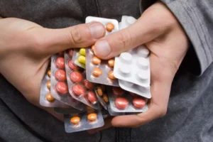 Los riesgos invisibles del botiquín: por qué incluso los medicamentos de venta libre deben usarse con asesoramiento médico