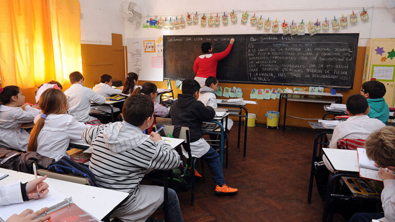 Educación en alerta: malos resultados en las pruebas PISA y una nueva disputa por el presupuesto universitario